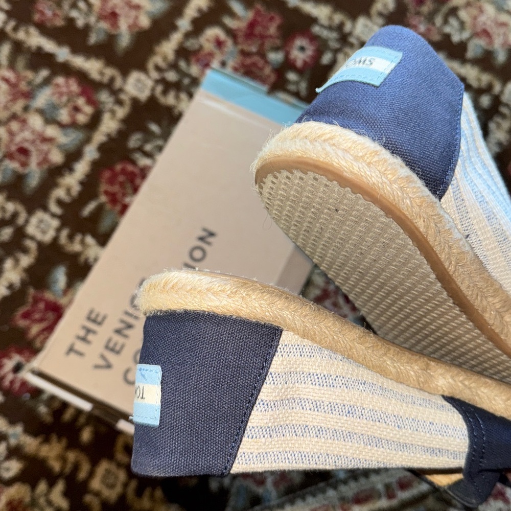 TOMS Women’s Navy Slip-On Loafers - Picture 3 of 4